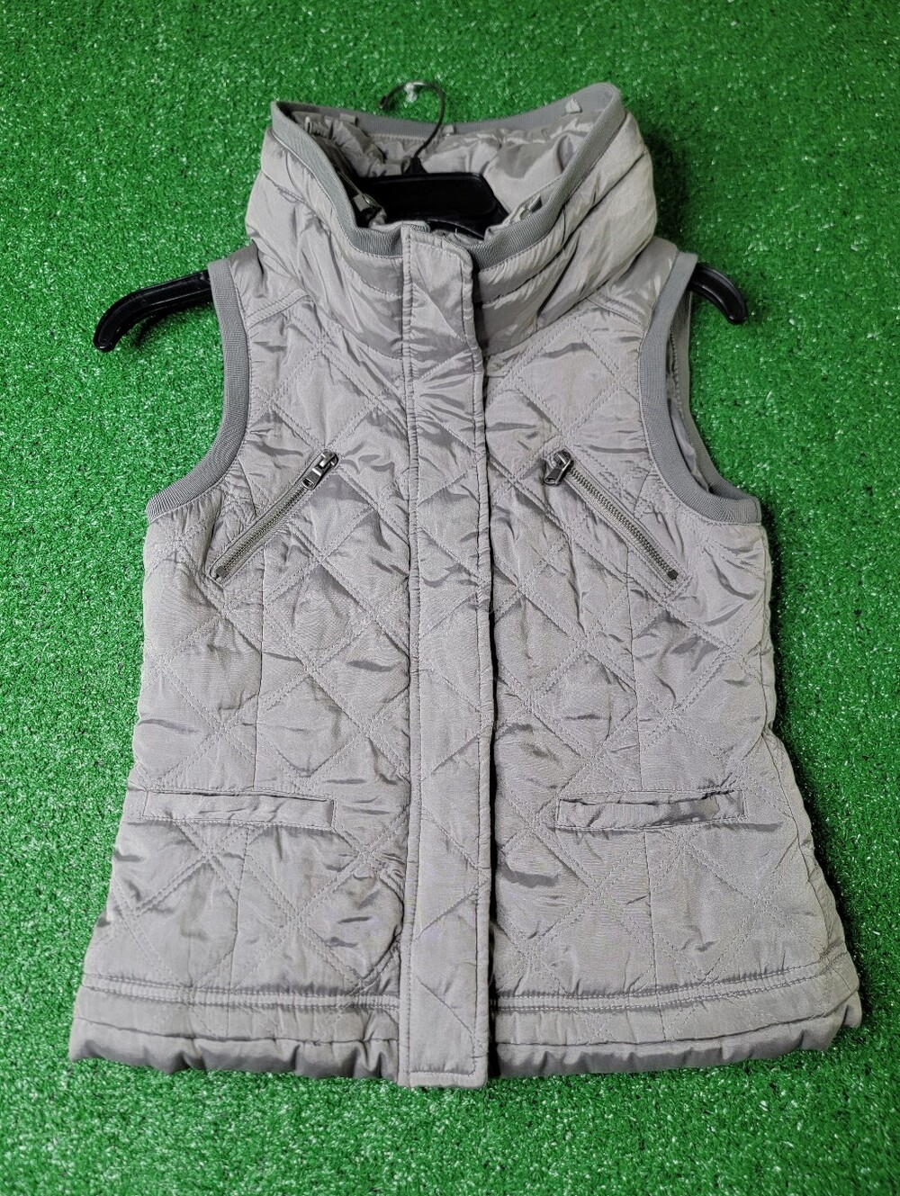 Daytrip Women's Quilted Puffer Vest with Hoodie Size Small Gray Full Zip Buttons
